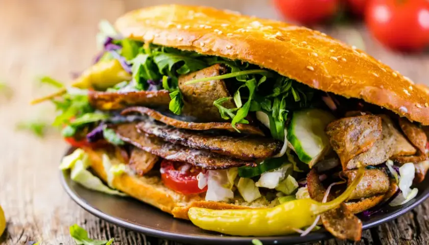 Ile kalorii ma kebab box z frytkami? Zaskakujące fakty o kaloriach