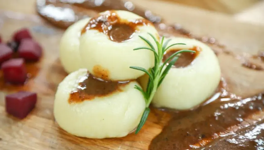 Jak się robi kluski śląskie - prosta receptura na idealne danie