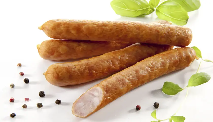 Kiełbasa z piersią kurczaka Morliny: smak, przepisy i wartości odżywcze